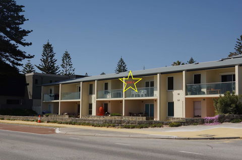 Cottesloe Beachfront Ocean View Apartment - Accommodation Redcliffe 1