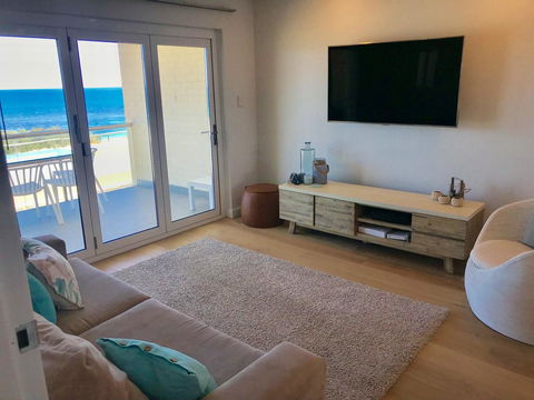Cottesloe Beachfront Ocean View Apartment - Accommodation Redcliffe 6