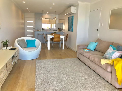 Cottesloe Beachfront Ocean View Apartment - Accommodation Redcliffe 7