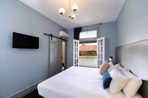 The Stirling Arms Hotel - Accommodation Redcliffe 6