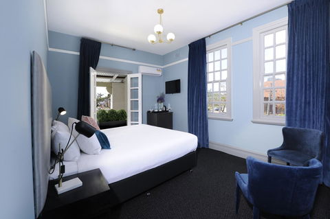 The Stirling Arms Hotel - Accommodation Redcliffe 11