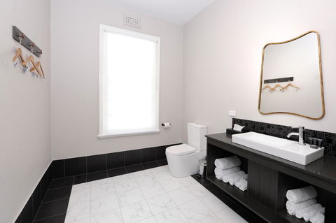 The Stirling Arms Hotel - Accommodation Redcliffe 8