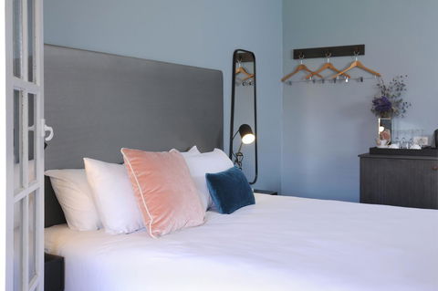 The Stirling Arms Hotel - Accommodation Redcliffe 13