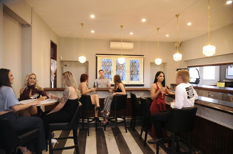 The Stirling Arms Hotel - Accommodation Redcliffe 14