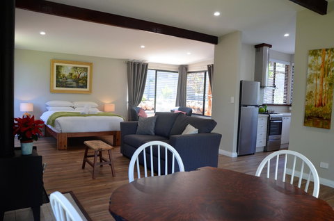 The Floating Forest - Accommodation Redcliffe 13