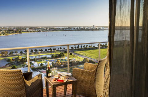 Fraser Suites Perth - Accommodation Redcliffe 1