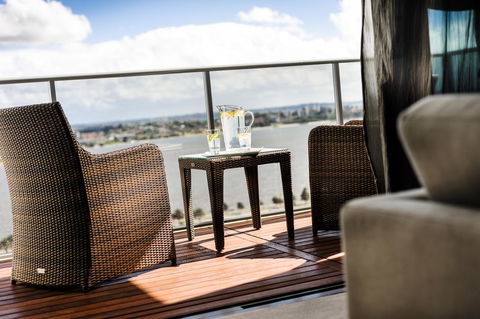 Fraser Suites Perth - Accommodation Redcliffe 7