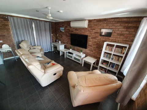 Ocean Beach Chalet 18 - Accommodation Redcliffe 4