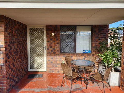 Ocean Beach Chalet 18 - Accommodation Redcliffe 14