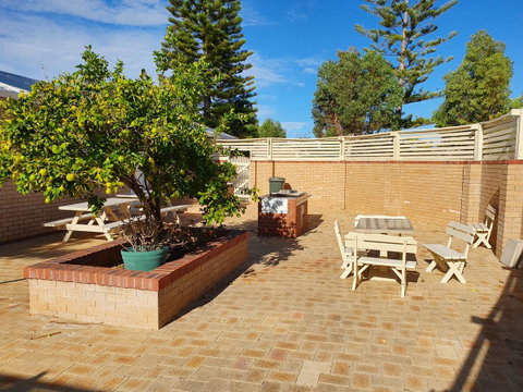 Ocean Beach Chalet 18 - Accommodation Redcliffe 10