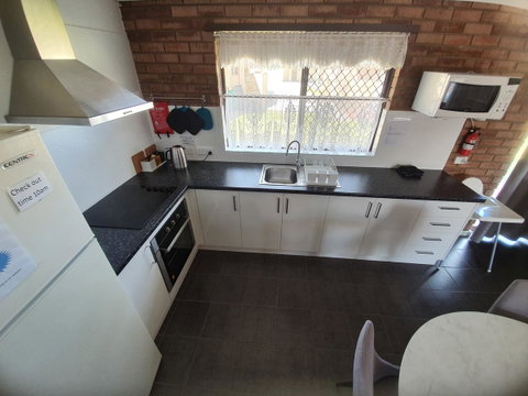 Ocean Beach Chalet 18 - Accommodation Redcliffe 1