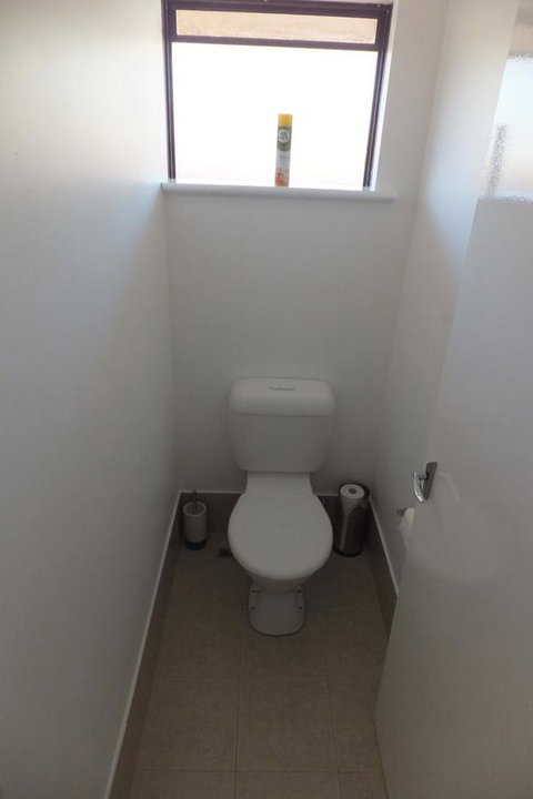 Ocean Beach Chalet 18 - Accommodation Redcliffe 19