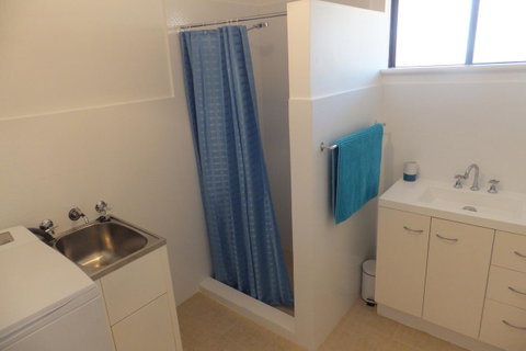 Ocean Beach Chalet 18 - Accommodation Redcliffe 18