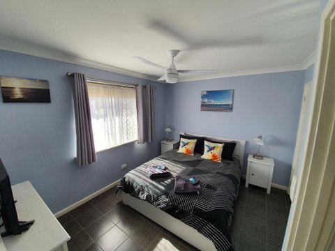 Ocean Beach Chalet 18 - Accommodation Redcliffe 13