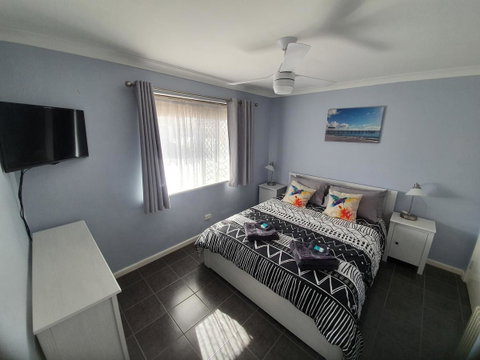 Ocean Beach Chalet 18 - Accommodation Redcliffe 0