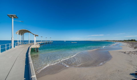 Ocean Beach Chalet 18 - Accommodation Redcliffe 28