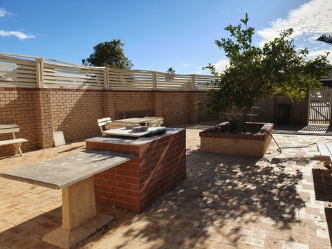 Ocean Beach Chalet 18 - Accommodation Redcliffe 12