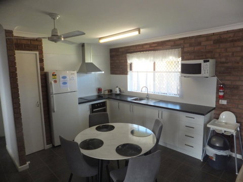Ocean Beach Chalet 18 - Accommodation Redcliffe 16