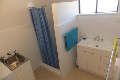Ocean Beach Chalet 18 - Accommodation Redcliffe 20