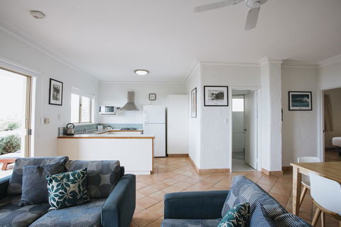 Canal Rocks Beachfront Apartments - Accommodation Redcliffe 36