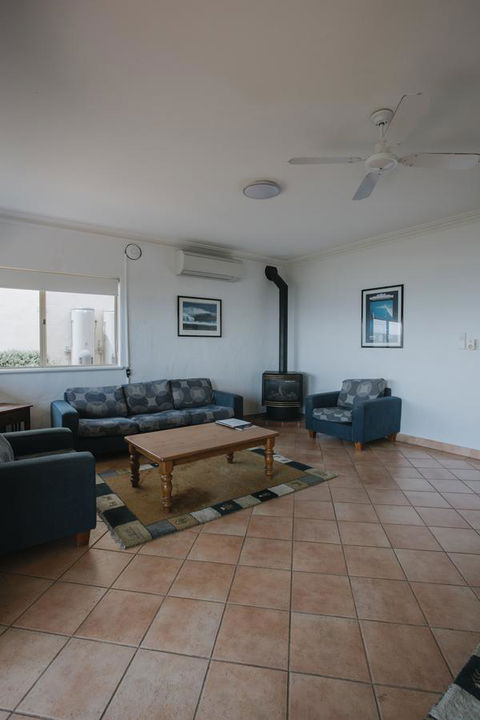 Canal Rocks Beachfront Apartments - Accommodation Redcliffe 26
