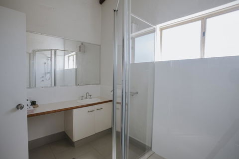 Canal Rocks Beachfront Apartments - Accommodation Redcliffe 13