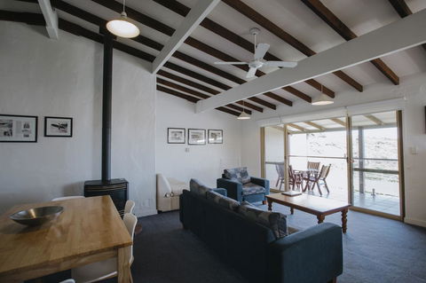 Canal Rocks Beachfront Apartments - Accommodation Redcliffe 15