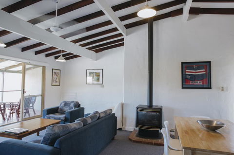 Canal Rocks Beachfront Apartments - Accommodation Redcliffe 29