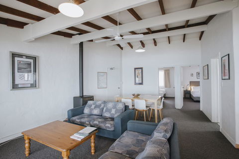 Canal Rocks Beachfront Apartments - Accommodation Redcliffe 38