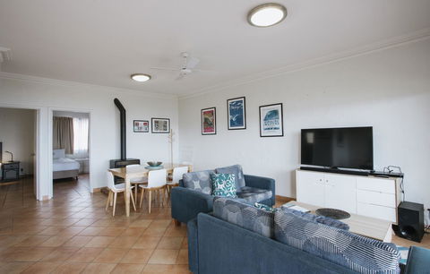 Canal Rocks Beachfront Apartments - Accommodation Redcliffe 33