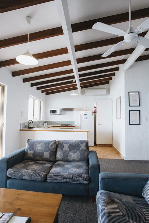 Canal Rocks Beachfront Apartments - Accommodation Redcliffe 4