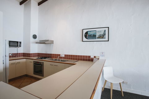 Canal Rocks Beachfront Apartments - Accommodation Redcliffe 25