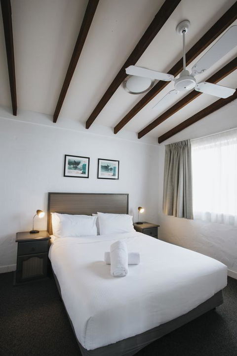 Canal Rocks Beachfront Apartments - Accommodation Redcliffe 19