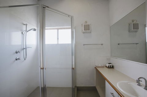 Canal Rocks Beachfront Apartments - Accommodation Redcliffe 20