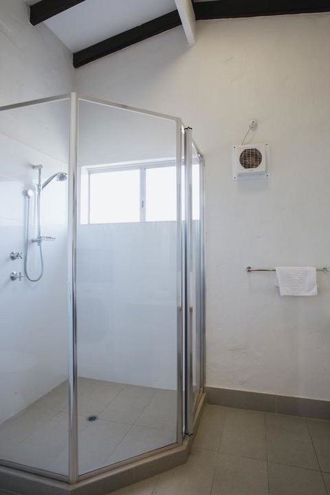Canal Rocks Beachfront Apartments - Accommodation Redcliffe 30