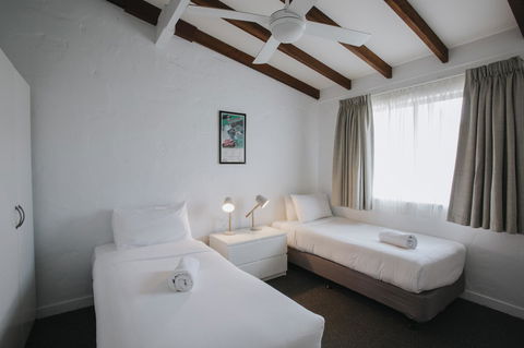 Canal Rocks Beachfront Apartments - Accommodation Redcliffe 17