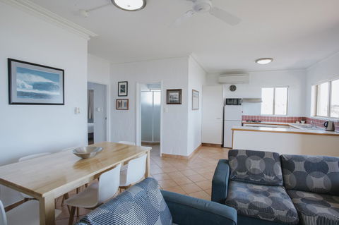 Canal Rocks Beachfront Apartments - Accommodation Redcliffe 5