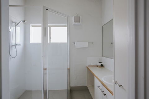 Canal Rocks Beachfront Apartments - Accommodation Redcliffe 39