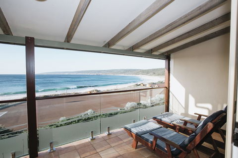 Canal Rocks Beachfront Apartments - Accommodation Redcliffe 18