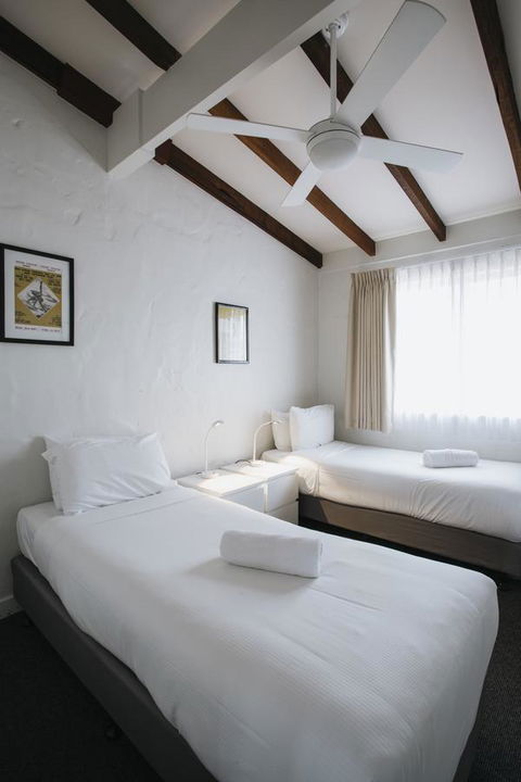 Canal Rocks Beachfront Apartments - Accommodation Redcliffe 37
