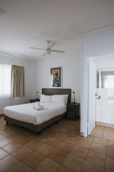 Canal Rocks Beachfront Apartments - Accommodation Redcliffe 28