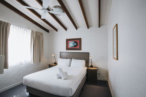 Canal Rocks Beachfront Apartments - Accommodation Redcliffe 14