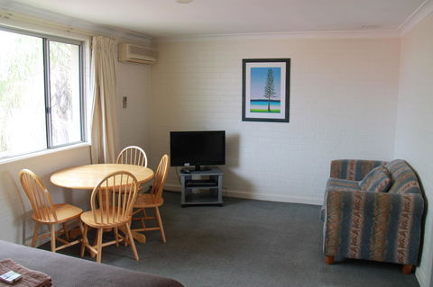 Malibu Apartments - Perth - Accommodation Redcliffe 12