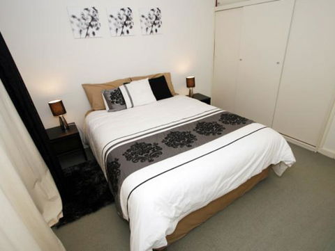 Malibu Apartments - Perth - Accommodation Redcliffe 2