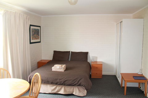 Malibu Apartments - Perth - Accommodation Redcliffe 4