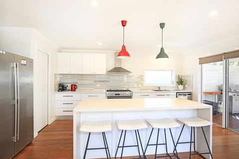 Calming Waters - Pet Friendly - Community Pool - Accommodation Redcliffe 14