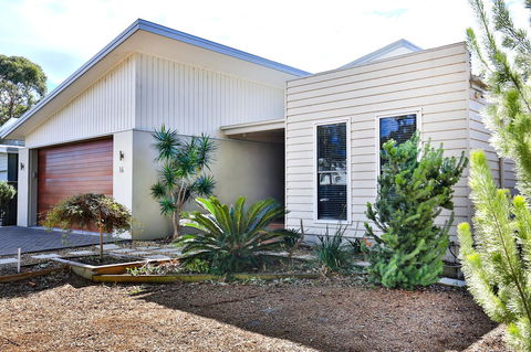 Calming Waters - Pet Friendly - Community Pool - Accommodation Redcliffe 37