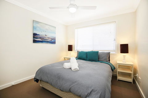 Calming Waters - Pet Friendly - Community Pool - Accommodation Redcliffe 17