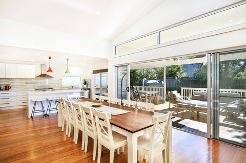 Calming Waters - Pet Friendly - Community Pool - Accommodation Redcliffe 0