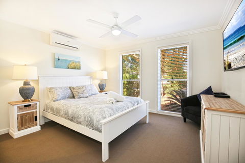 Calming Waters - Pet Friendly - Community Pool - Accommodation Redcliffe 5